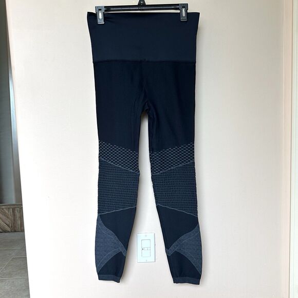 SPANX Women's Black Ankle Leggings Size XL Stretch Pull On Slimming Texured - Picture 3 of 9